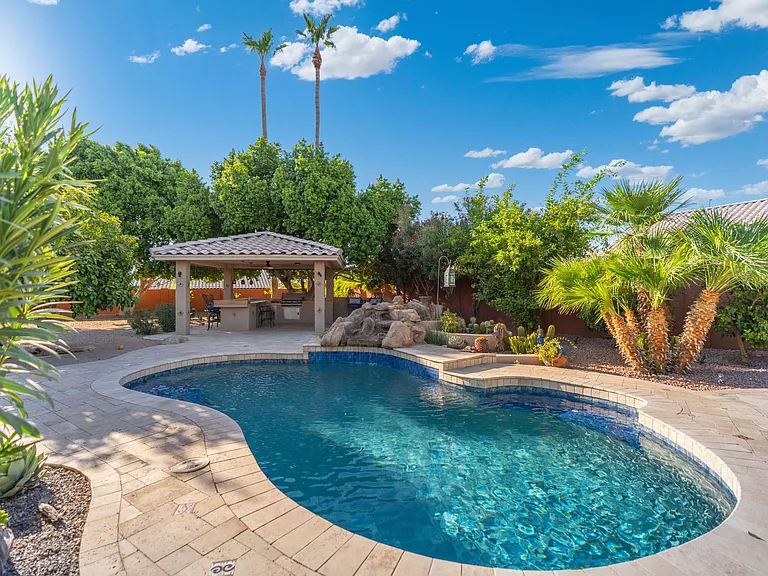 372 W Amoroso Dr — Photo 166