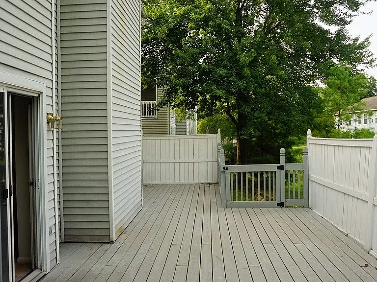 623A Rose Hollow Dr — Photo 9