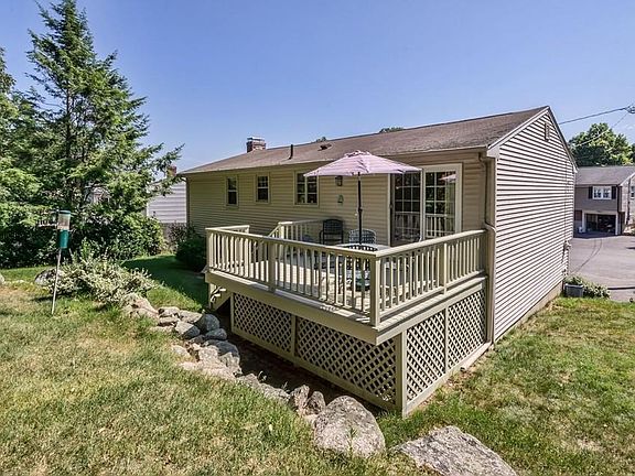 3rd image of 21 Brentwood Dr
