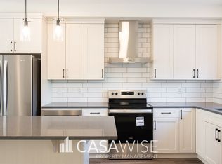 7816 Yorke Rd NW, Edmonton, AB T5G2R6