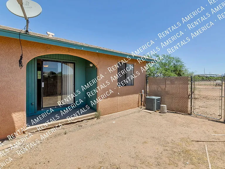 1366 N Riverview Blvd — Photo 9