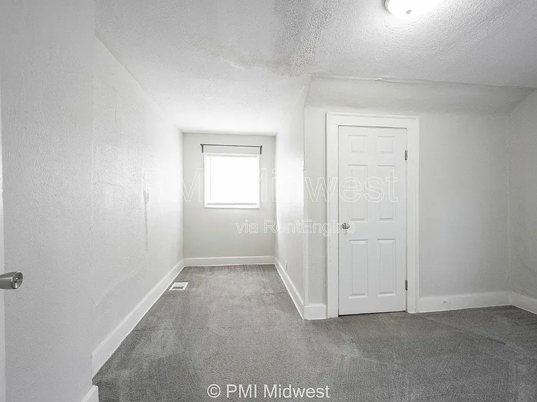 944 E Minnesota St — Photo 19