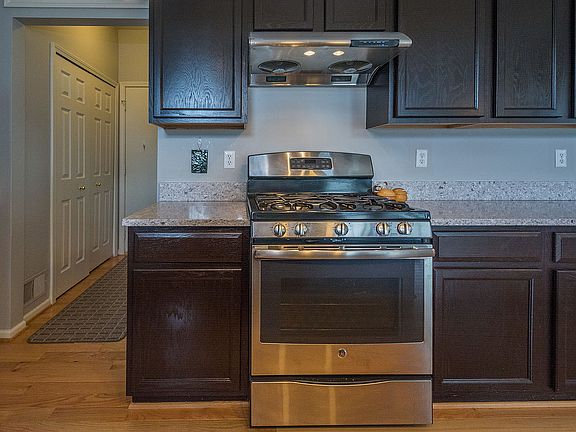 5th image of 5909 Villa France Ave