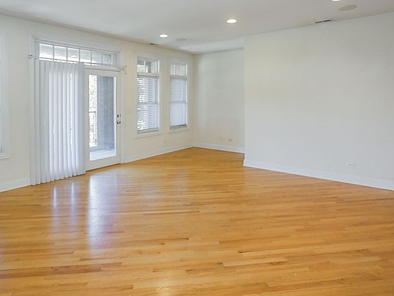 4th image of 3827 N Southport Ave APT 2