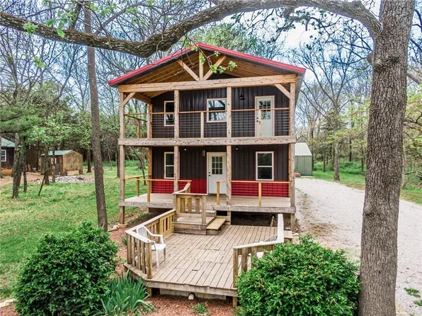 33 E Sugar Lake Cv, Mound City, KS 66056