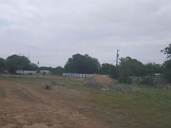 3rd image of 816 N County Road 2970