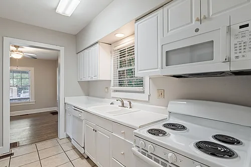 3 Bedroom / 2 Bathroom House in Glen Iris Photo 1