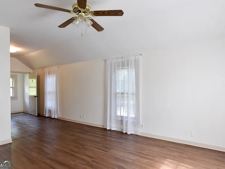 302 E Jefferson St #B — Photo 9