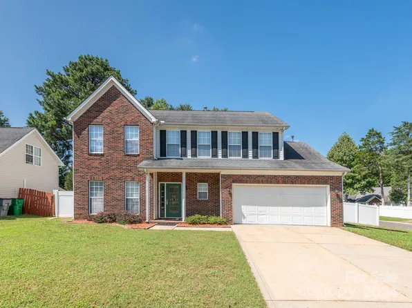 8830 Steelechase Dr, Charlotte, NC 28273