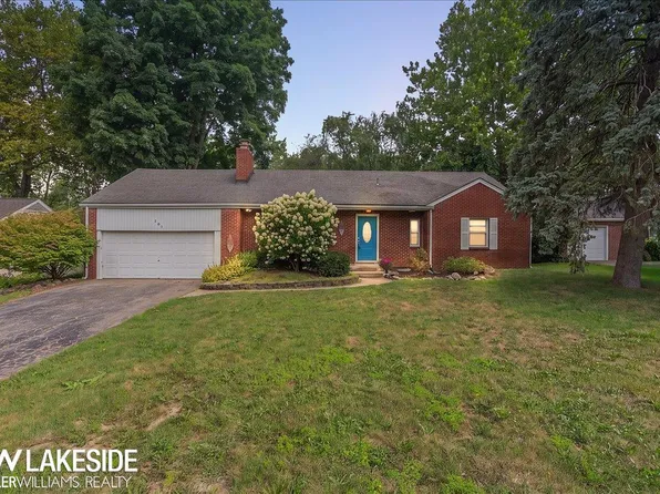 201 Barrington Rd, Bloomfield Hills, MI 48302