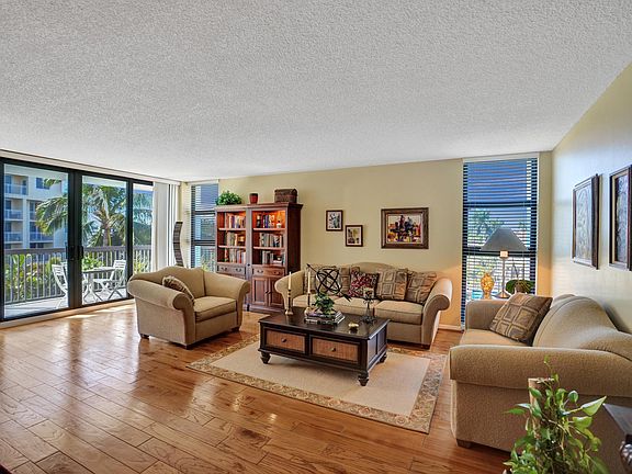 4th image of 1361 S Ocean Boulevard #310