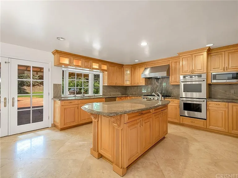 16545 Park Lane Cir — Photo 15