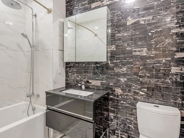 11-12 44th Dr #4D — Photo 8