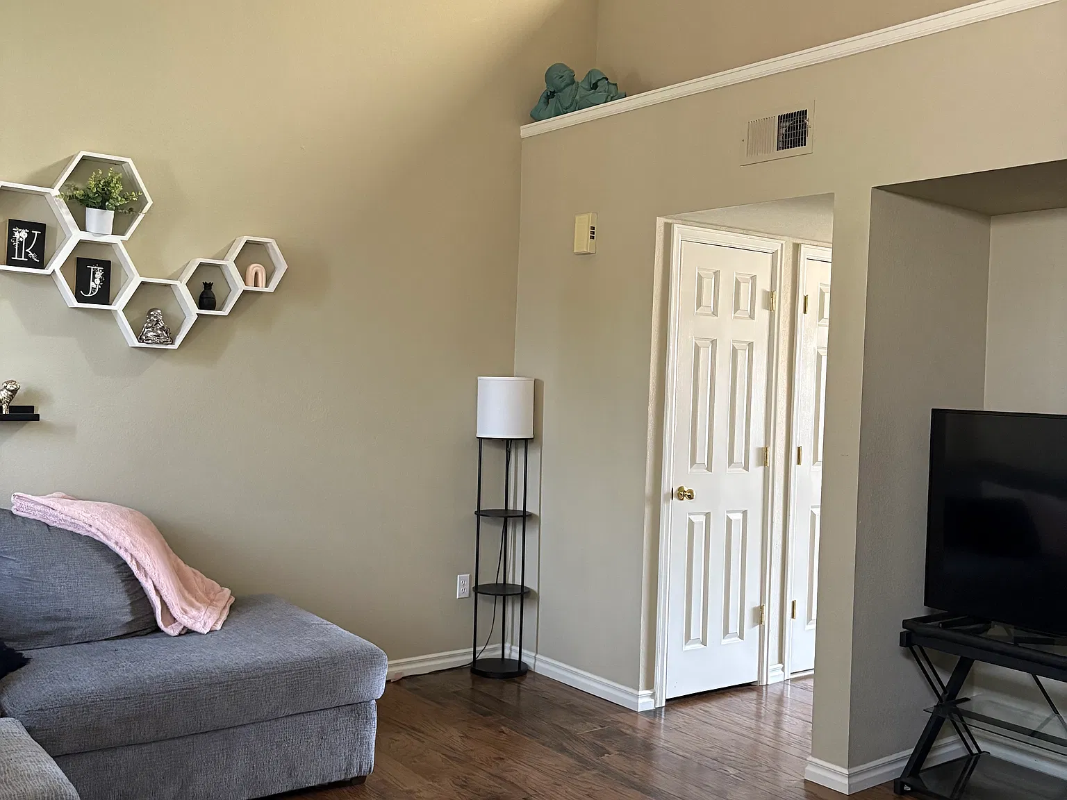 2 bed, 1265 sqft, $2,200 — Photo 4