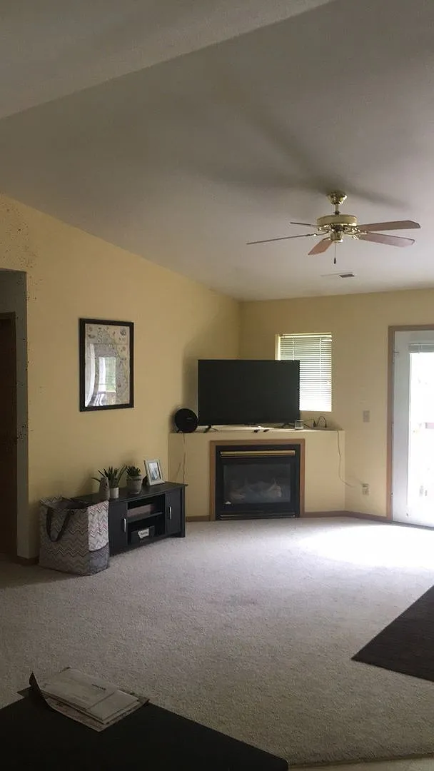 Great Condo, Great Location — Photo 2