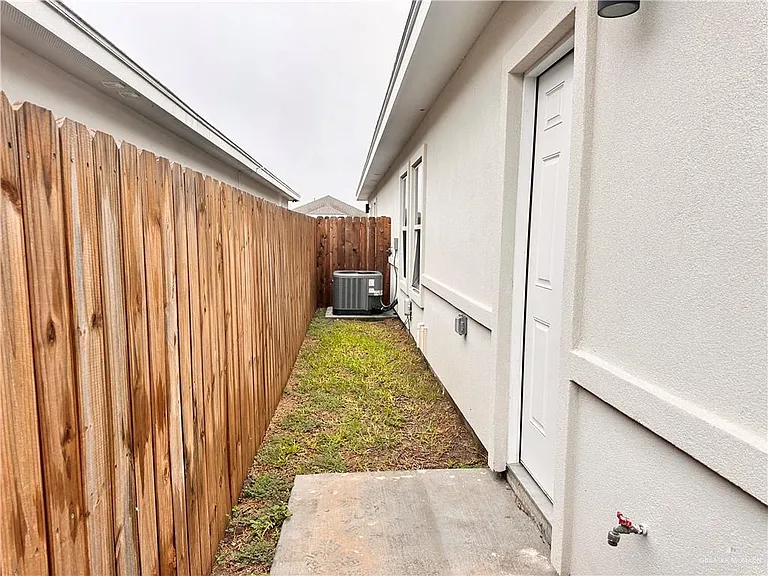 1019 N Clarence Ave #4 — Photo 10
