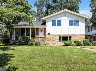 9803 Holmhurst Rd, Bethesda, MD 20817