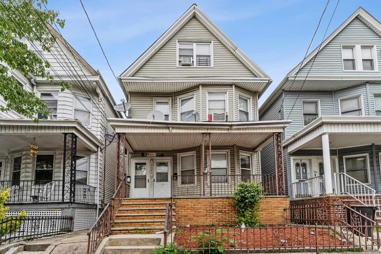 1st image of 81 W 15th St