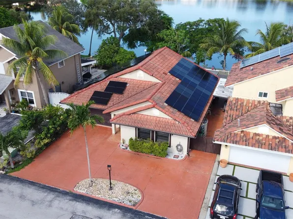 18840 NW 77th Ct, Hialeah, FL 33015