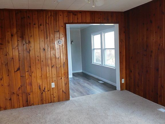 2nd image of 805 W Idlewild Dr