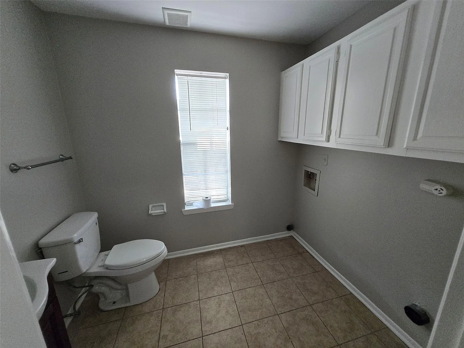 3 bed, 2.5 bath, 1443 sqft, $1,600 — Photo 4