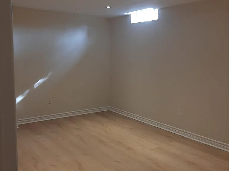 23 Sweet Water Cres #BASEMENT — Photo 12