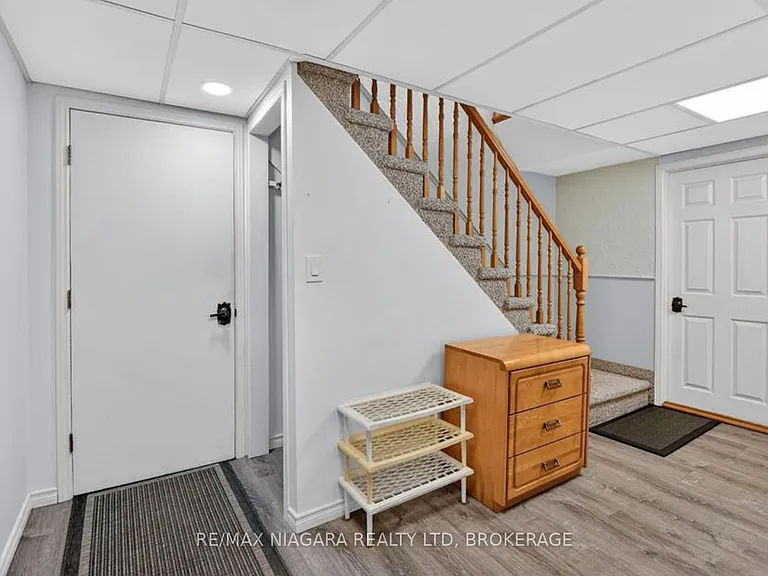 12 Sheppard Cres — Photo 17