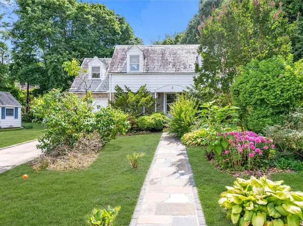 2 Gloucester, Great Neck, NY 11021