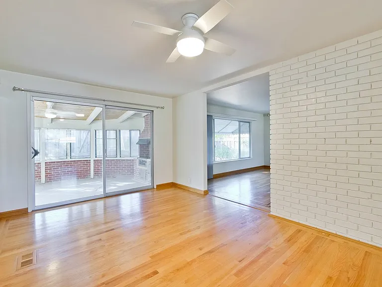 4712 Clarendon Dr — Photo 17