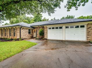 1211 Oak Timber Dr, Euless, TX 76039