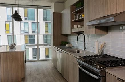3rd image of 1022 Lake St #617