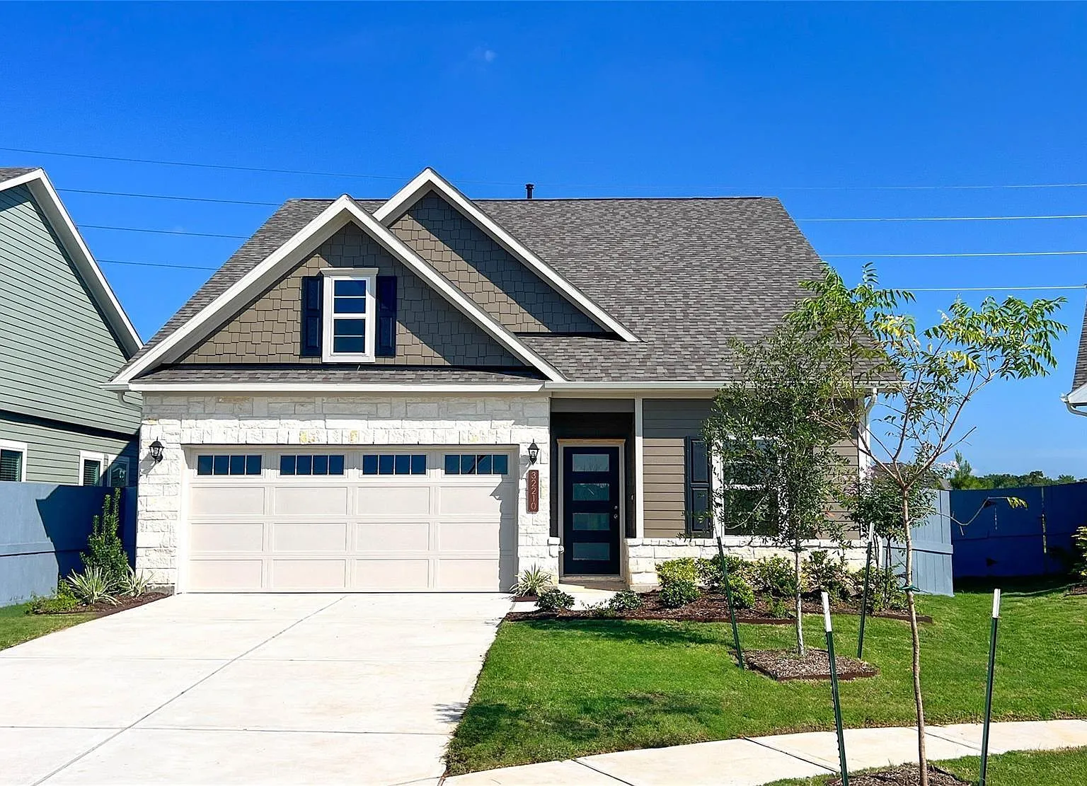 4 bed, 2.5 bath, 2276 sqft, $2,400 — Photo 1