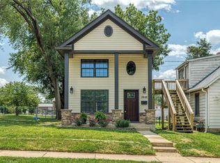 1048 Pine St, Saint Charles, MO 63301