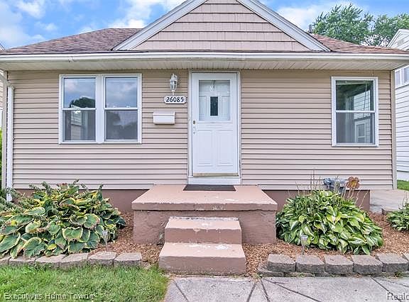 5th image of 26085 Dartmouth St