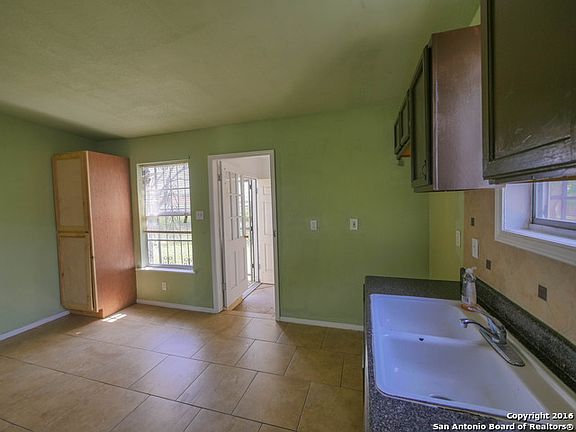 5th image of 1102 Thompson Pl