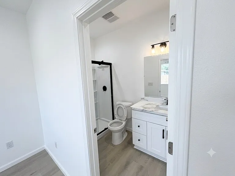 3466 Washington St — Photo 8