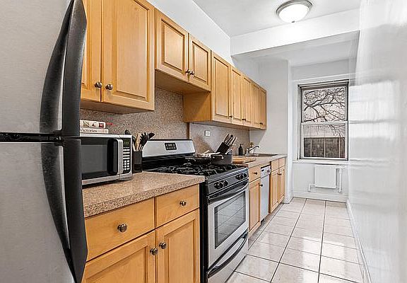 2nd image of 220 Madison Ave APT 2E