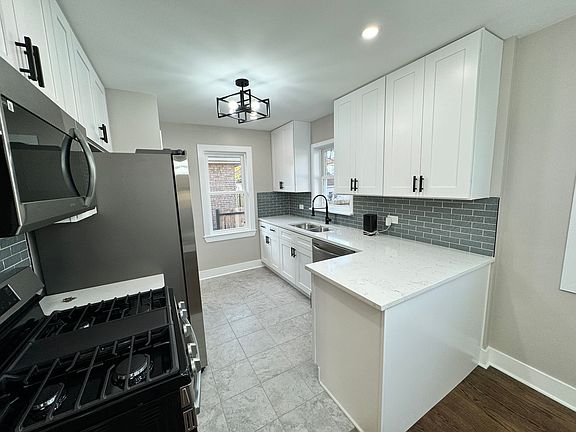 5th image of 710 E 154th Pl