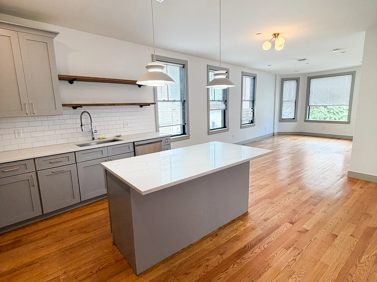 15-17 Maywood Street - 15-2 — Photo 2