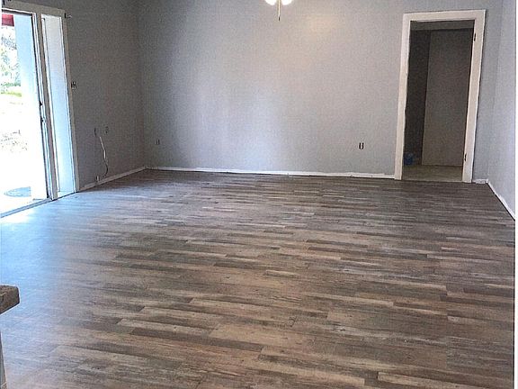 3rd image of 1410 Church St