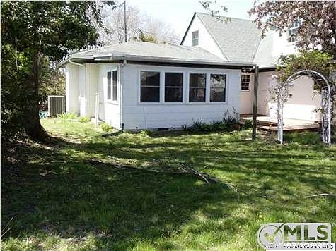 3rd image of 110 Hollyberry Dr