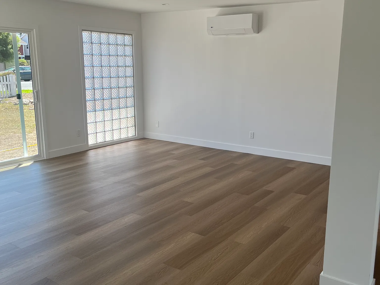 2 bed, 890 sqft, $4,000 — Photo 4