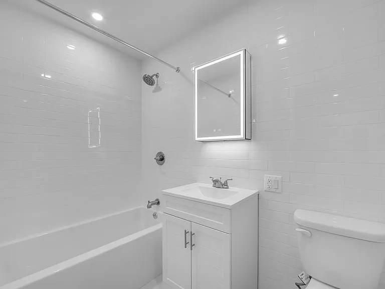 157 E 18th St #L1 — Photo 8