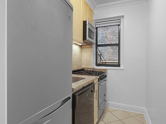 5th image of 8 Gramercy Park S APT 2E