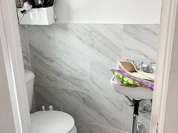 3rd image of 21 Essex St APT 13