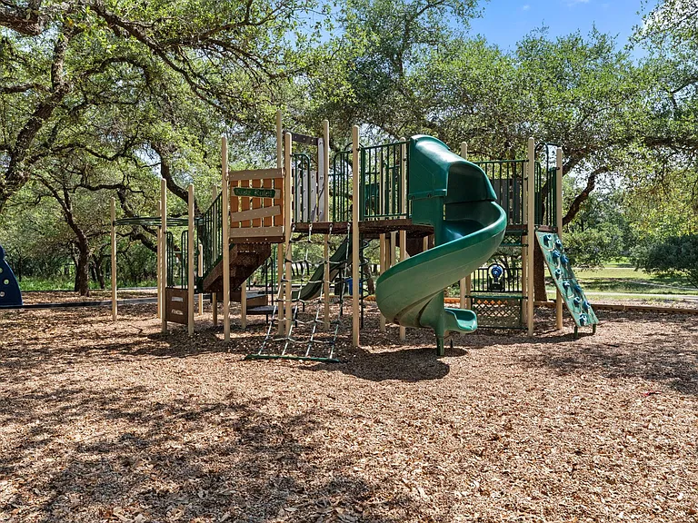 700 Rogart Dr — Photo 31