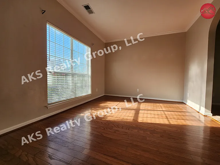 1108 Colony Trl — Photo 4