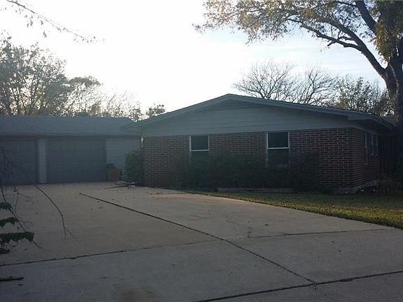 2nd image of 400 Hillcrest St