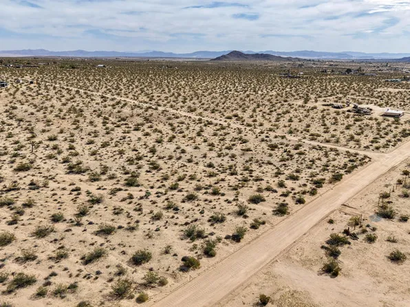 80 Sunny Sands Dr, Joshua Tree, CA 92252