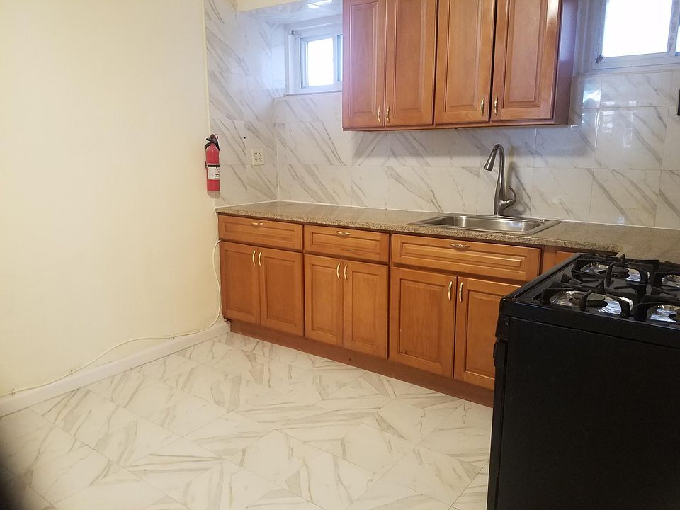 1st image of 235 Graves St Floor 1